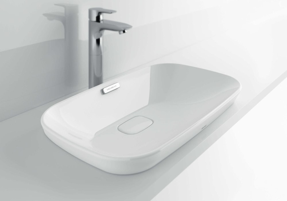 Wastafel TOTO di kamar mandi modern